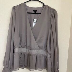 Express Women V-Neck Smocked Cuff Peplum blouse
Size: XL